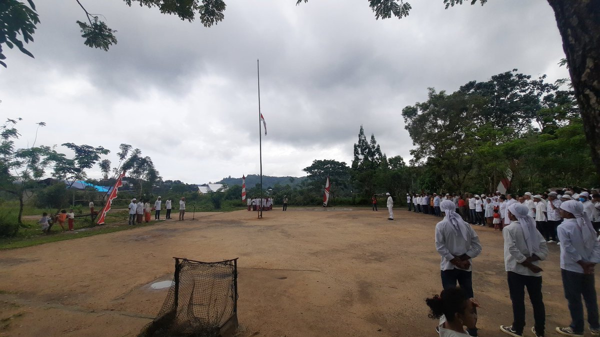 FandyTalaohu's tweet photo. Selamat memperingati HUT RI ke-77th.
Negara jangan menelantarkan rakyatnya. Kami menuntut hak konstitusional kami.

@jokowi @PolhukamRI @kemendagri @KemensosRI @NewsKemenkumham @tni_ad @_TNIAU @_TNIAL_ @mohmahfudmd @KompasTV
#11tahunHUTRIdipengungsian 
#pengungsipelauw2012 https://t.co/XCNRwW03z2