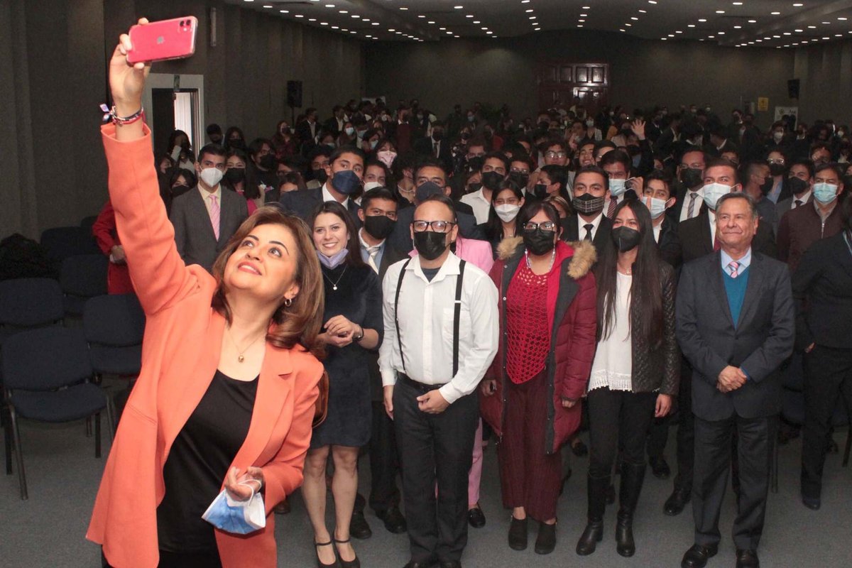rgprofesional's tweet photo. Disfruto planificar eventos porque puedo lograr experiencias que son realmente significativas.
Es un reto creativo: ¿cómo hacer que cada evento sea atractivo y memorable?
@AnaLiliaHerrera en IUEM. (Fotos: Carlos Hernández) #TeamIUEM #EventPlanner #ForosUniversitarios https://t.co/fz9ALIl7qT