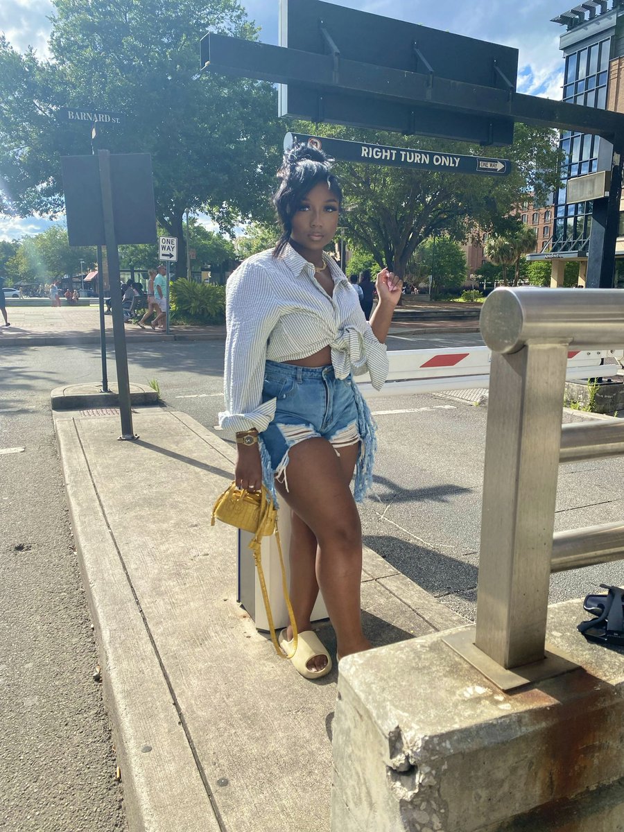 iamrikkilee's tweet photo. Hey y’all I’m Rikki Lee 💗
-3rd Year
-Marketing Major, Entrepreneurship & Innovation and Professional Writing minors
- 513 📍
- MSP, BASCA President, USBL Marketing Director
- Owner of The Rikki Lee Agency, influencer, and podcaster @thatgirlradio
#bOSURollCall #bosu23 https://t.co/OpnK2gEf0w