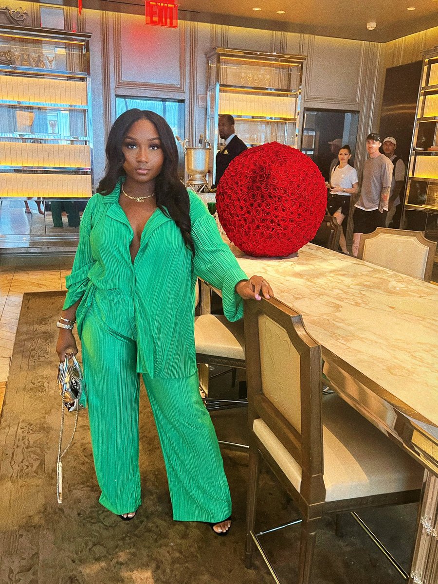 iamrikkilee's tweet photo. Hey y’all I’m Rikki Lee 💗
-3rd Year
-Marketing Major, Entrepreneurship & Innovation and Professional Writing minors
- 513 📍
- MSP, BASCA President, USBL Marketing Director
- Owner of The Rikki Lee Agency, influencer, and podcaster @thatgirlradio
#bOSURollCall #bosu23 https://t.co/OpnK2gEf0w