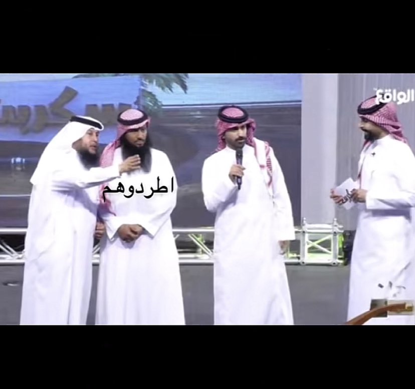 صاحب القناه وهو يناظر ب اهل الباطن