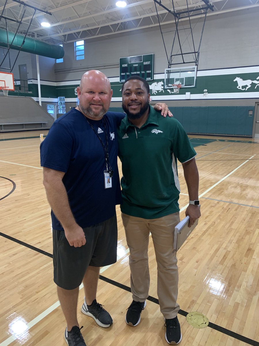 CoachTullos's tweet photo. It was a special time of my career to get to coach these guys and it’s a special time of my career to get to coach with these guys!!! #proudcoach #bluecollar ⁦@TrippyZay_⁩ ⁦@TimonNolan⁩ https://t.co/TYgQ6KeN1H