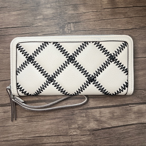 rach_14_'s tweet photo. So good I had to share! Check out all the items I'm loving on @Poshmarkapp from @poshinit #poshmark #fashion #style #shopmycloset #tommyhilfiger #incinternationalconcepts #toryburch: https://t.co/QaOLN36TEq https://t.co/wiObOqxp6f