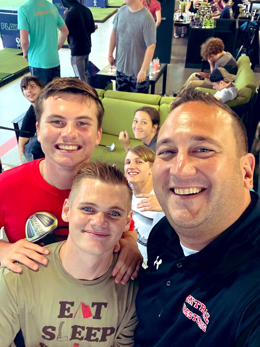 brianpyck's tweet photo. Had a great time with the Central Wrestling team tonight at @BigShotsGolfSGF!!! @Central_AD #wrestlersgolfing https://t.co/Oqcenexy1E