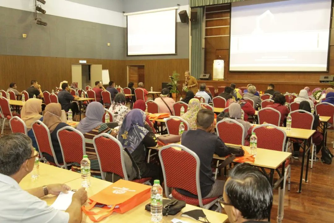 INFRAKKDW's tweet photo. Kursus Ilham Desa Siri 1 dan Siri 2
Institusi Pentadbiran Peringkat Kampung (JPKK) .
Tarikh: 16 Ogos sehingga 18 Ogos 2022.
Tempat: Dewan Gemilang, Aras 3, INFRA.
#kplb
#infrakplb
#luarbandarsejahtera
#KeluargaMalaysia https://t.co/h5iR8hlyoY