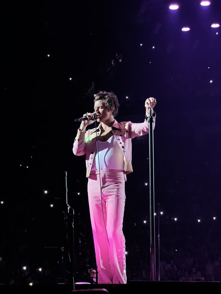 teamhsnews's tweet photo. 📸| Más de Harry en el escenario del Scotiabank Arena.
16.08.22
#LoveOnTourToronto

©️punishercinema https://t.co/xuDGDRpBvk