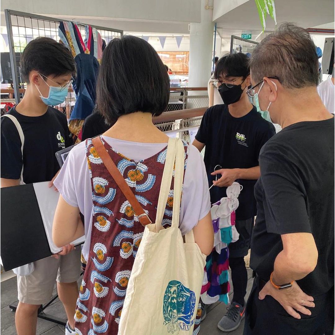 NgeeAnnNP's tweet photo. Drawing inspiration from the architecture of Tekka Place, they designed a dress out of upcycled fabrics. Using a patchwork design of organised geometry, they created a timeless style for any occasion or weather with interchangeable layers. https://t.co/AzdKTd98z7