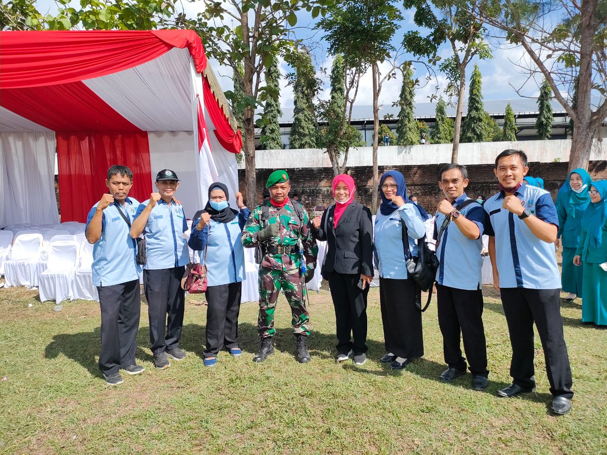 Hanariyanto9's tweet photo. SELAMAT HUT RI KE-77 PULIH LEBIH CEPAT
BANGKIT LEBIH KUAT
#tppiJatim
#tppitulungagung
@jokowi
@halimiskandarnu
@malik_haramain
@EkoHeruNat
@Ari_Asharie
@Brigade01Arwan1
@fadiqwae1
@rofiq_jazuli
@GumintoST
@AminudinFahruda 
@nurnaQu https://t.co/Bo2UjQpVyM