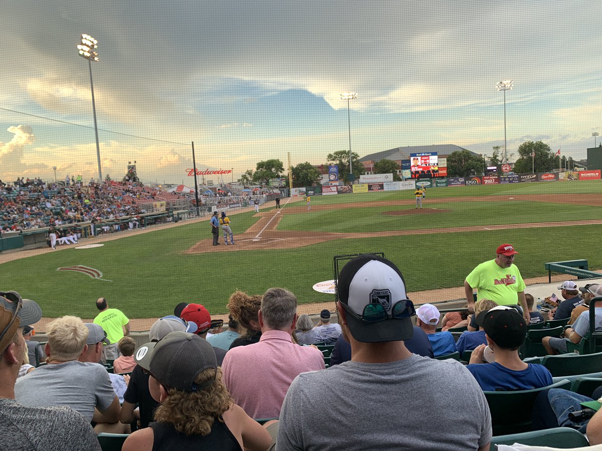 FMWFShannon's tweet photo. This has been an incredible night. Thanks to all of our members, sponsors, &amp; most importantly military members and families for making this such a memorable night. Thank you for your service to our community &amp; country, we are honored to be able to have this event. #FMWFMilitary https://t.co/S9pwVxgPBb