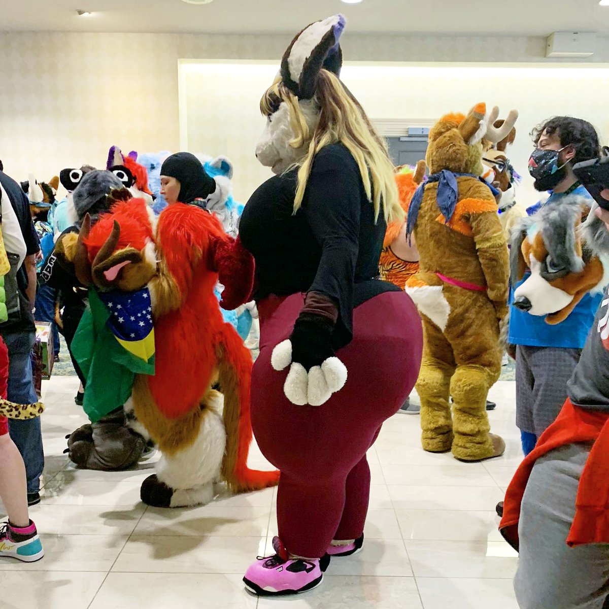 SallyLBrazil's tweet photo. Me in candid camera during @megaplexcon fursuit parade 💜

📸@OriginalBass05 

#sallylauderdale #megaplex2022 #mplex2022 #ssbbw #bbw #fatfurs #fatfursona #fursuit #fursuiter #furry #furryfandom #furrybrasil 🇧🇷 https://t.co/4cgC5ChdeG