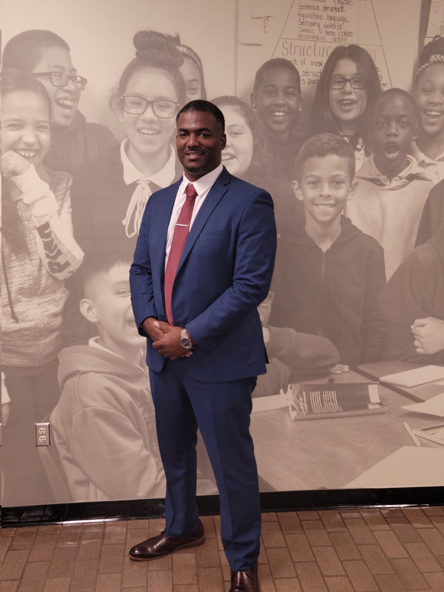 DrKAuguste's tweet photo. I am so excited to introduce the newest member of the Spence Administrative Team @MrJSmith713! Welcome to the family. #LeaderSHIFT #SpencePRIDE #SELightscameralearn https://t.co/bwsI8ntVBA