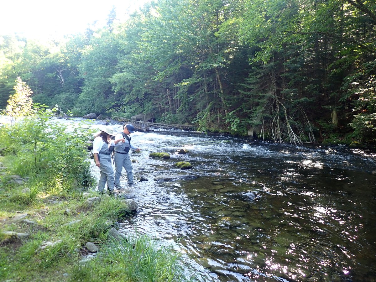 Paul is a true gentleman... helping me navigate across slippery rocks in order to enter the river.  #fishing #flyfishing #wadefishing #fishinglife #rivers #EdmundsOUT @DisruptEdToday @ProfJPizzo @MariaP_Testa @lizzypar @LaVonnaRoth