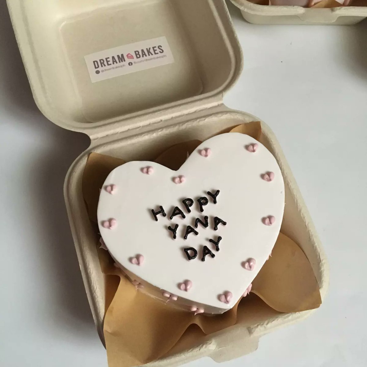 dreambakesph's tweet photo. Small cakes for every celebration  🌈
.
.
.
#dreambakesph #minimalistcakes #bentocake #koreanlunchboxcake #lunchboxcake #koreancakestyle #koreancake #minicakes #cakes #cakesph https://t.co/qpuucVpv2z