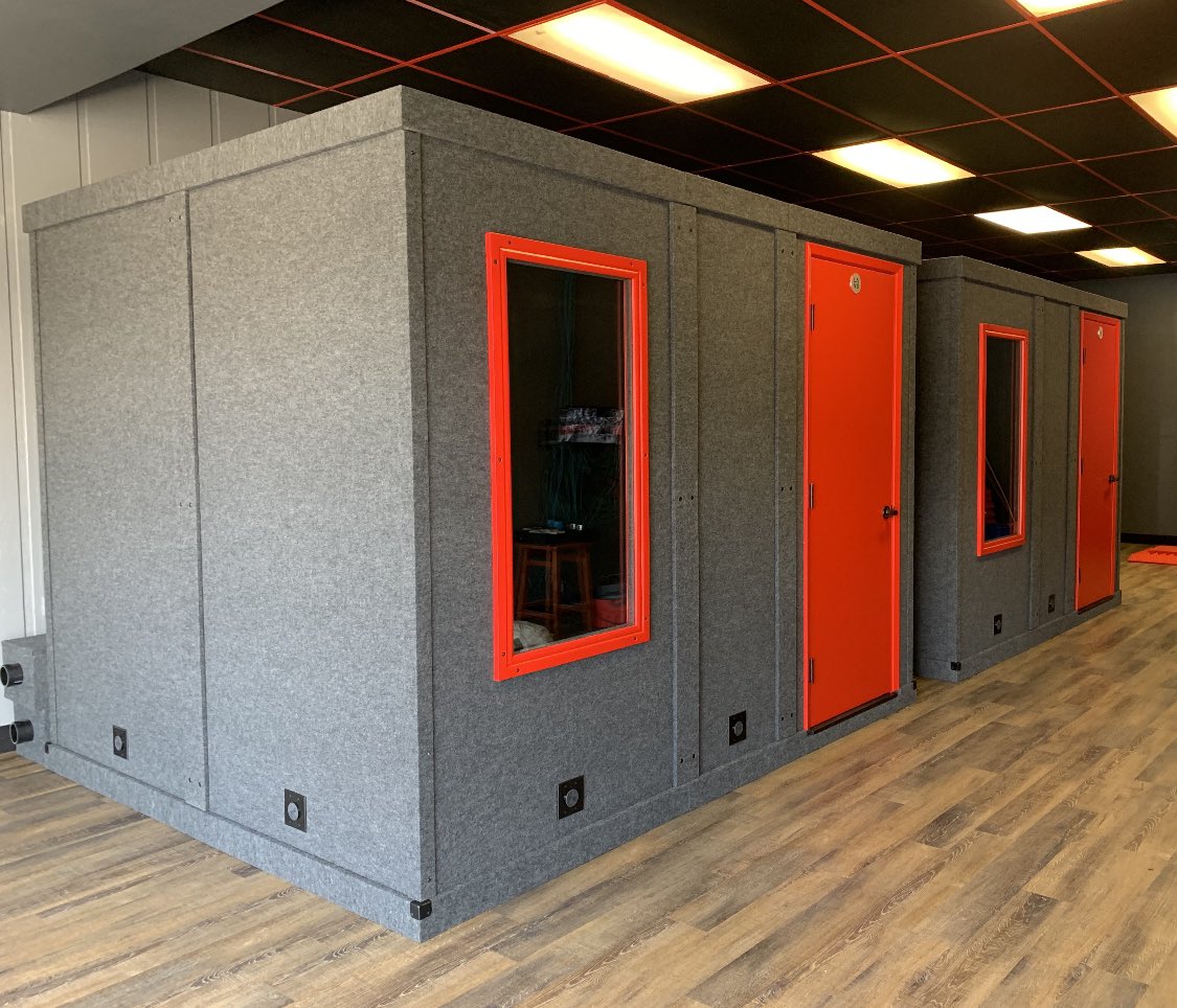 LAvocalbooths's tweet photo. NEW BOOTH ALERT
(2) 8โx10โ | Single Wall | Flush Door | 24โ x 48โ Window
Booth Color: Charcoal
Door Color: Red
Window Color: Red
#LAvocalbooths #MusicFreqs #vocalbooth #recordingbooth #soundbooth #isobooth https://t.co/4kC1Vvin8h
