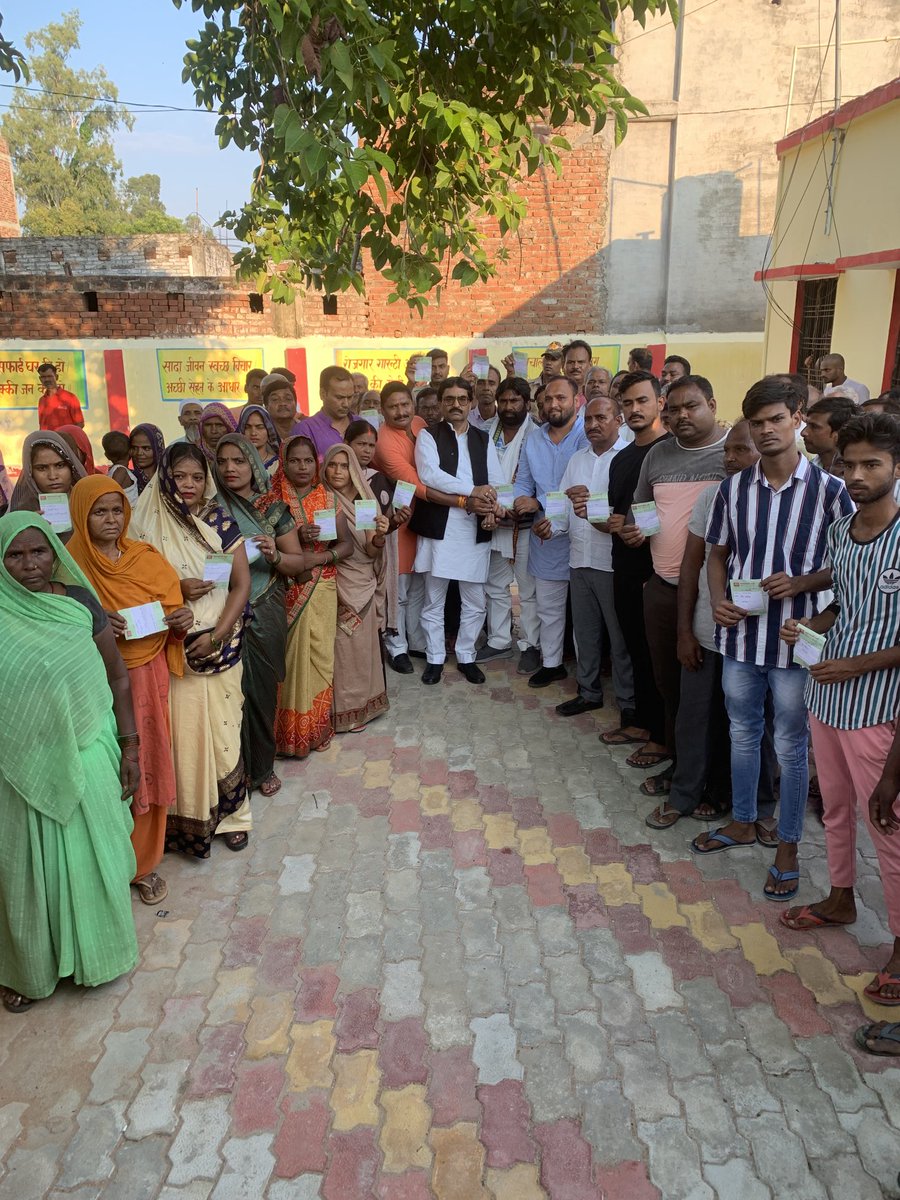 DhramrajYadvMLA's tweet photo. बाराबंकी के सरथरा गाँव में बड़ी संख्या में महिलाओं और कार्यकर्ताओं ने समाजवादी सदस्यता ग्रहण किया https://t.co/ogwcmMduj8