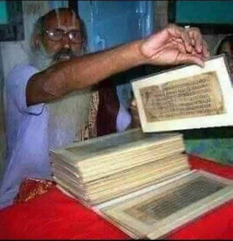 IndiaTales7's tweet photo. The Divine Original Handwritten manuscript of Ramcharitmanas by Sant Tulsidas well preserved for 400+ years at the Ramcharit Manas Mandir in Rajapur Uttar Pradesh. https://t.co/AF4FH5YZFM