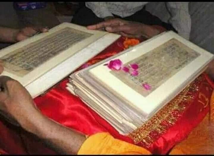 IndiaTales7's tweet photo. The Divine Original Handwritten manuscript of Ramcharitmanas by Sant Tulsidas well preserved for 400+ years at the Ramcharit Manas Mandir in Rajapur Uttar Pradesh. https://t.co/AF4FH5YZFM