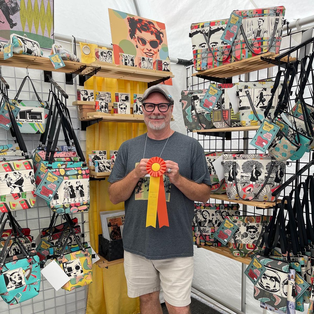 printclubroc's tweet photo. Moon Rabbit Press in Printer's Row, Chicago.
2@scottyjones_urthyfiberart and I both won awards! Thanks @amdurproductions, it’s been a fun weekend. #PrintersRowArtFest
#MoonRabbitPress #Printmaking #Linocut  #IndependantArtist  #PrintersRowArtFest #AmdurProductions https://t.co/DbETISQ0tn