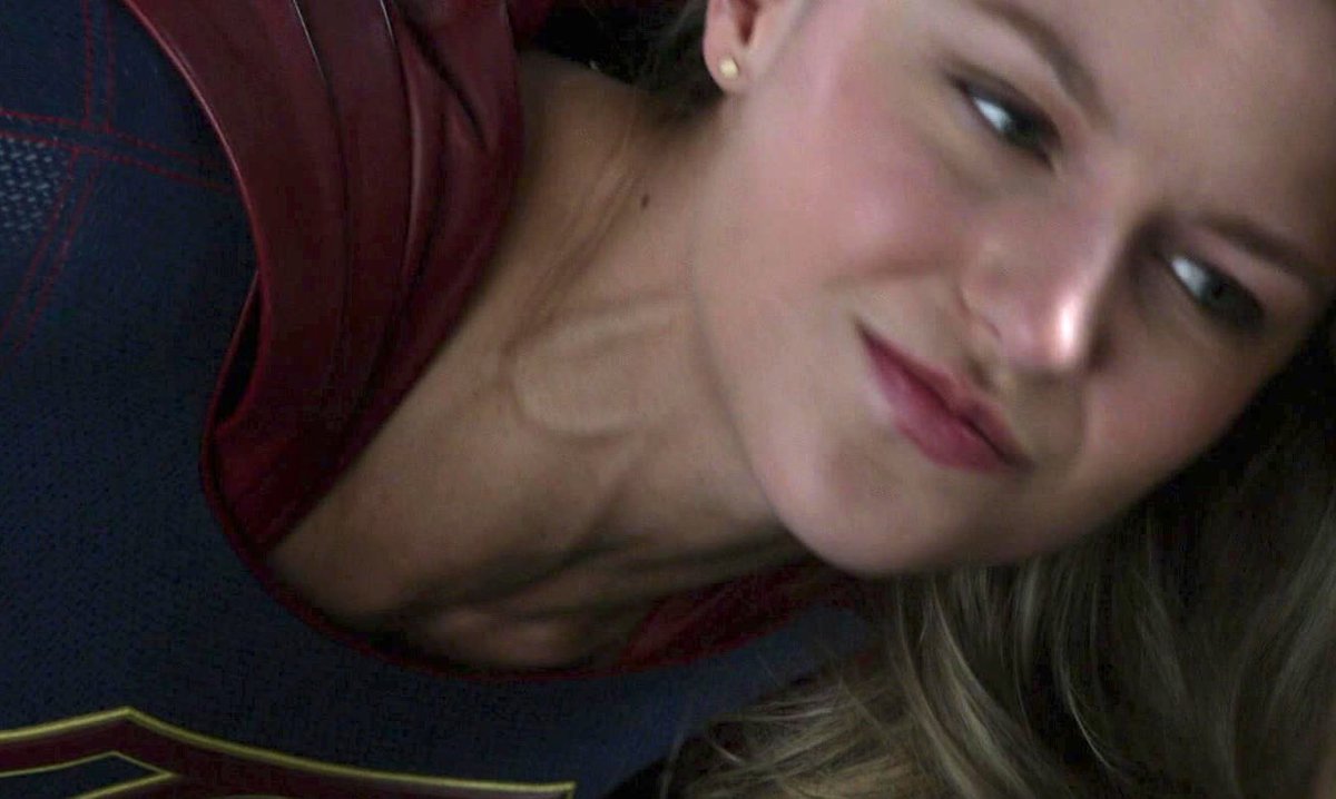 CSIRJen's tweet photo. kara’s neck for the tl https://t.co/QtVnGfRll3