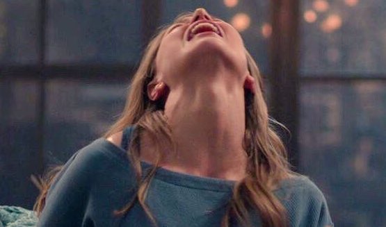CSIRJen's tweet photo. kara’s neck for the tl https://t.co/QtVnGfRll3