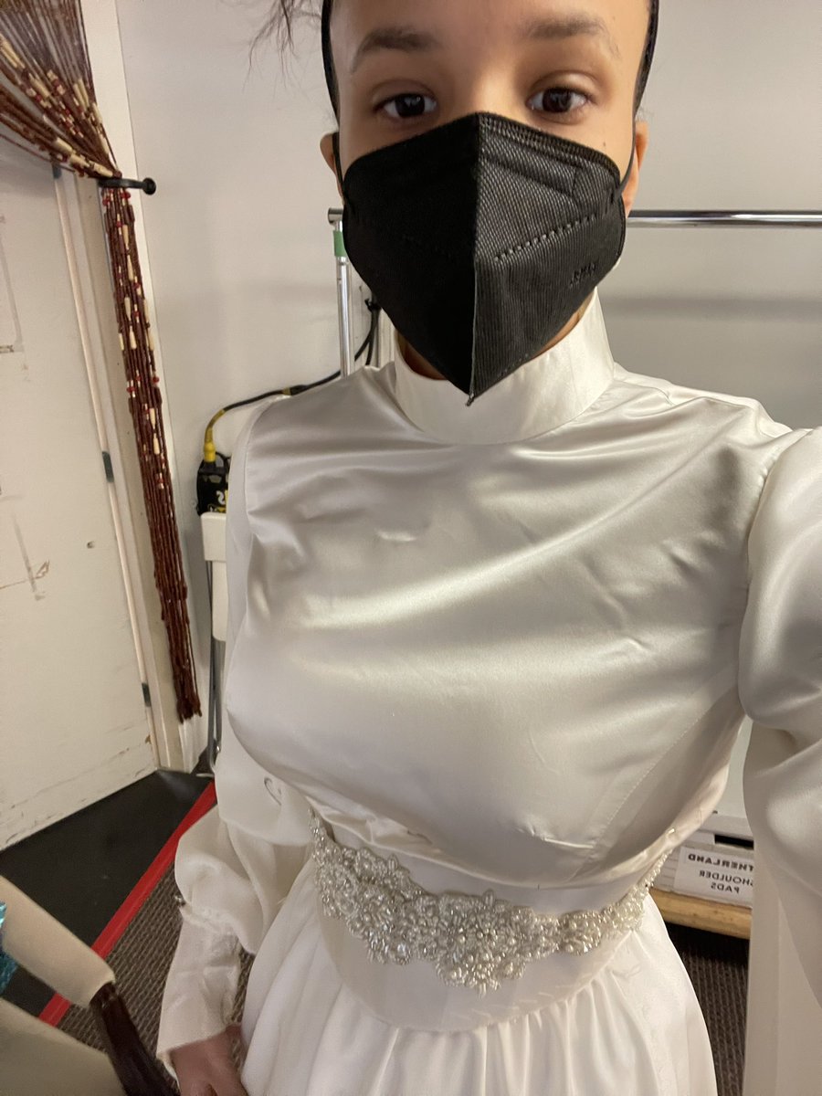 ashleynicwill's tweet photo. btw the Bellweather Family Heirloom wedding dress was custom designed and HAND MADE by our brilliant costumes department and seamstress Jen!!! and this custom corset had me feeling like I was on Bridgerton hahahaha WAIST WHERE??? #motherlandfortsalem https://t.co/7ssvvsZGWG