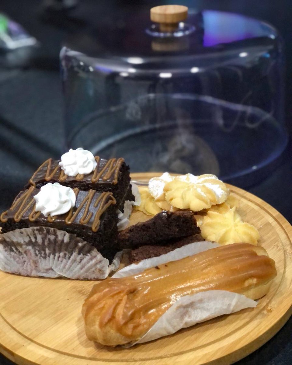 zona10am's tweet photo. Este fue un martes con mucho rock, pero también, un día dulce gracias a Claudia Rodríguez de @elsyscakes1
Te invitamos a escuchar nuestros programas en #podcast 
#tunein #applepodcasts y #Spotify https://t.co/J8JV0Vr20H