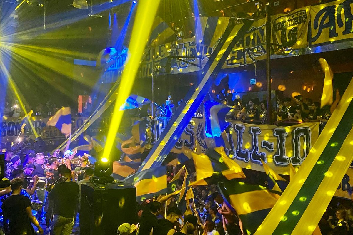 LIBRESYLOKOS's tweet photo. Así se viven las previas de la hinchada de Tigres, con ambiente tipo estadio y acceso al público en general. Los esperamos este Viernes en el Barrio Antiguo para la tradicional previa de Clásico Regio. https://t.co/CZu9YJB9EO