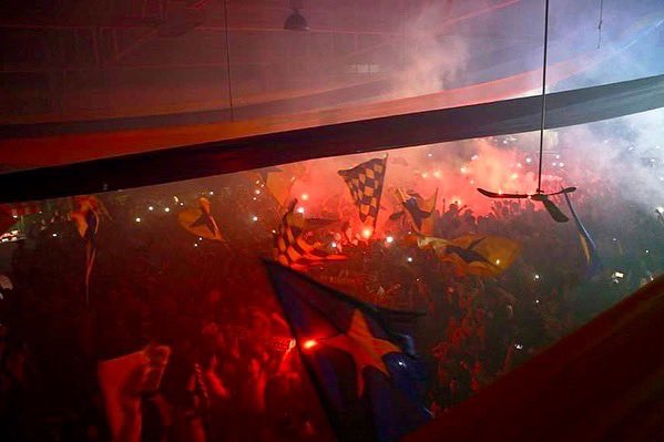 LIBRESYLOKOS's tweet photo. Así se viven las previas de la hinchada de Tigres, con ambiente tipo estadio y acceso al público en general. Los esperamos este Viernes en el Barrio Antiguo para la tradicional previa de Clásico Regio. https://t.co/CZu9YJB9EO