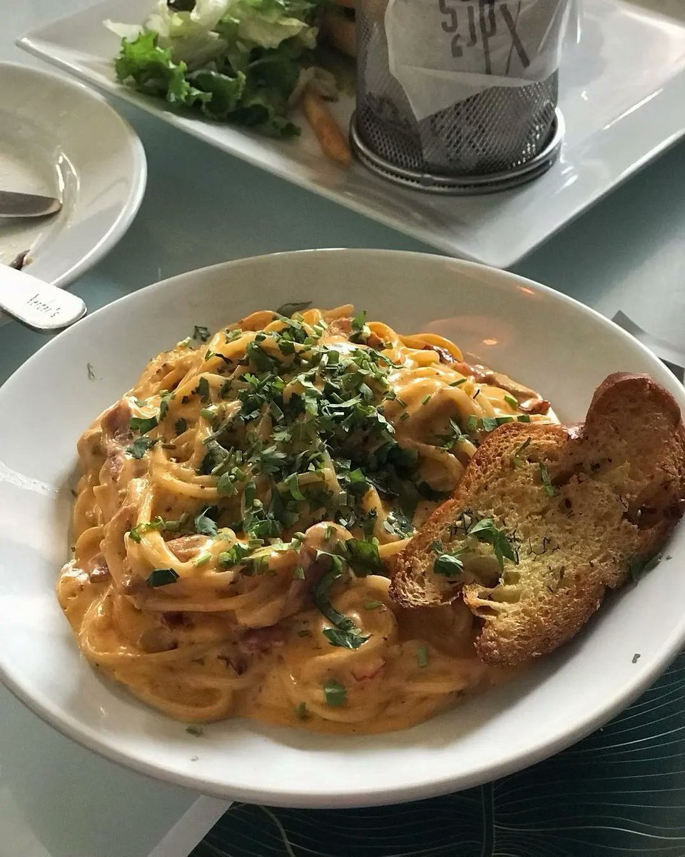 tafreego's tweet photo. Weekend can wait but Food Can't.
π@xanderscafe, Tipu Sultan Road Karach
πΈ @so_ambishiousi | #KarachiGuide #YourGuide #food #karachi #karachiguide #karachicity #karachifood #desifood #KarachiRains https://t.co/gimmsLQCK1