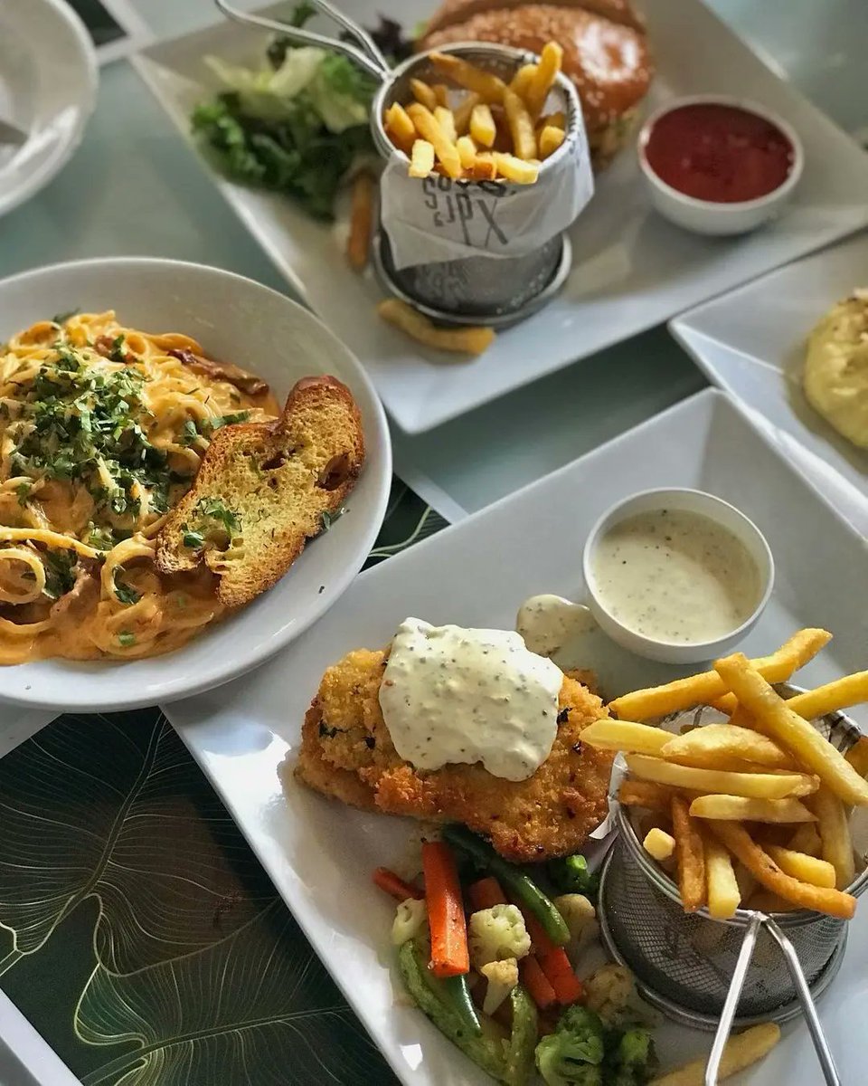 tafreego's tweet photo. Weekend can wait but Food Can't.
π@xanderscafe, Tipu Sultan Road Karach
πΈ @so_ambishiousi | #KarachiGuide #YourGuide #food #karachi #karachiguide #karachicity #karachifood #desifood #KarachiRains https://t.co/gimmsLQCK1