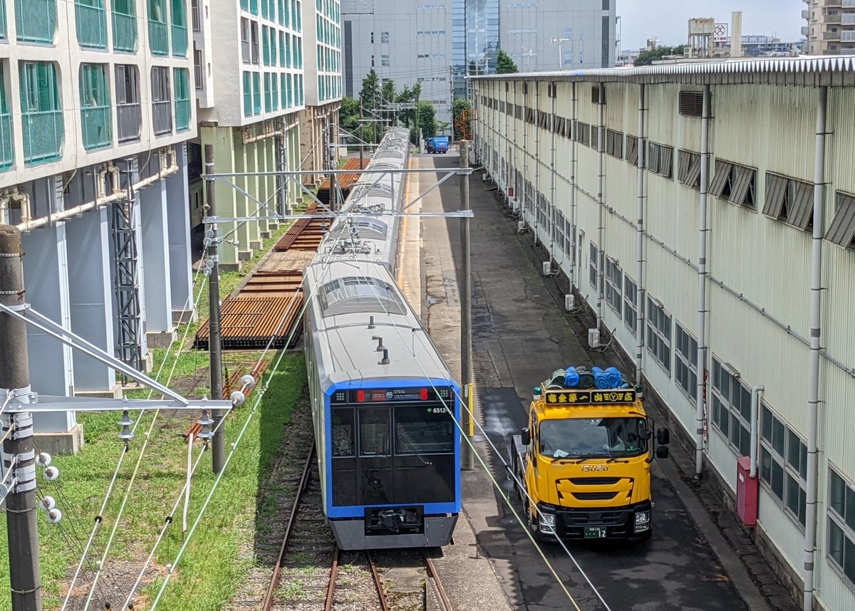 Carmisatasvin's tweet photo. 6507Fの入場と入れ替わり、6512Fが本日初お目見え!
いよいよ構内試運転が始まる様です(^-^)
#6500形
#6512F https://t.co/9KPphJwPpy