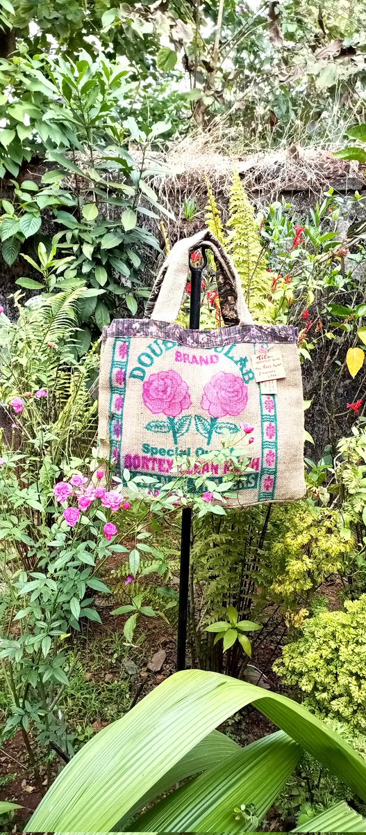 Veronicdsouza's tweet photo. Happy #RoseWednesday Everyone!! 
Roses to Take Your Breath away!!! 
Be it Printed or Natural they Just Brighten Up Our Day!!🌹🌹😊😁 Have a Great Day!! 
#flowerphotography
#MadeinGoa #Veronic #TiCa #Upcycled #GunnySack #totebag #Conciousfashion #Passion #Burlap #Jute #Atmanirbhar https://t.co/CTDUsbSPwx