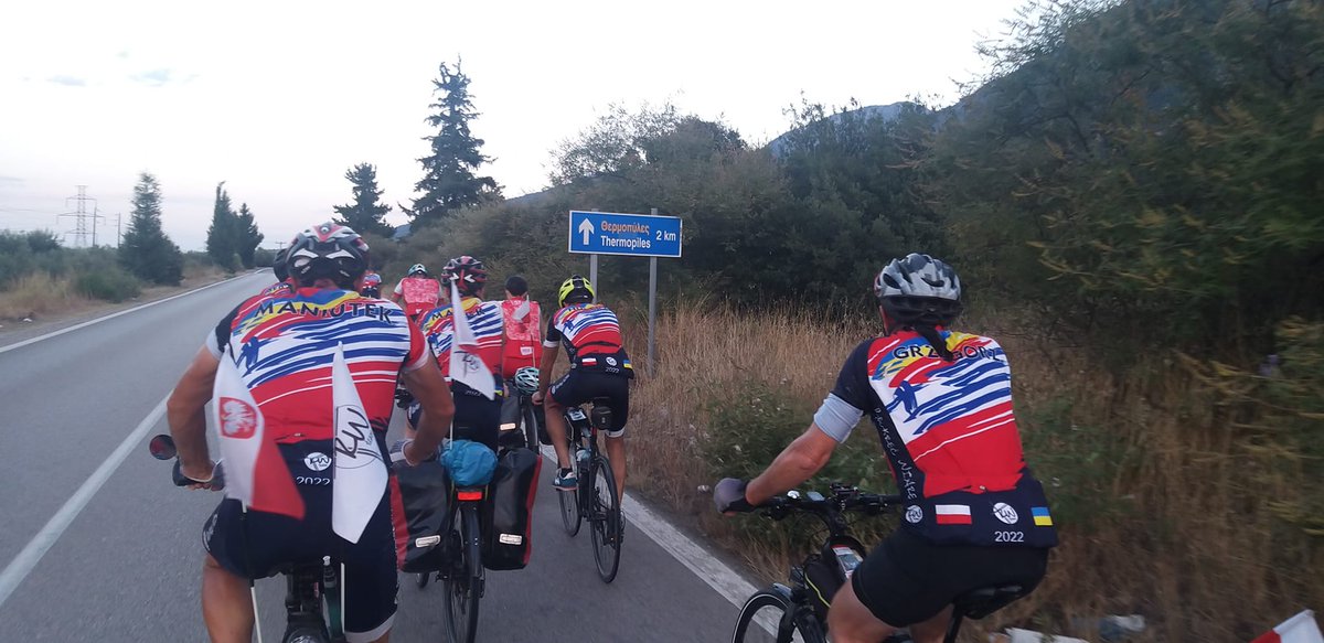 KatowickaSSE's tweet photo. Team "Rozkręć Wiarę" #RWTeam jest już w Środkowej Grecji - dziś także przy pomniku Leonidasa i w Termopilach! Powodzenia, jesteśmy z Wami‼️💪😊💗
#KSSETeam & #RWTeam https://t.co/QxcYcnMisX