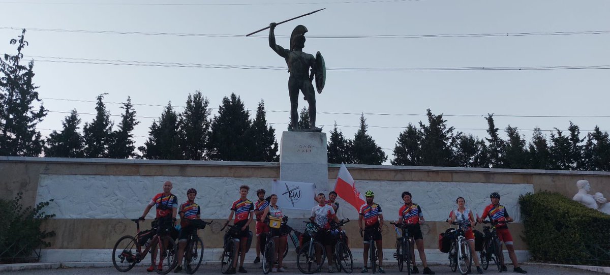KatowickaSSE's tweet photo. Team "Rozkręć Wiarę" #RWTeam jest już w Środkowej Grecji - dziś także przy pomniku Leonidasa i w Termopilach! Powodzenia, jesteśmy z Wami‼️💪😊💗
#KSSETeam & #RWTeam https://t.co/QxcYcnMisX