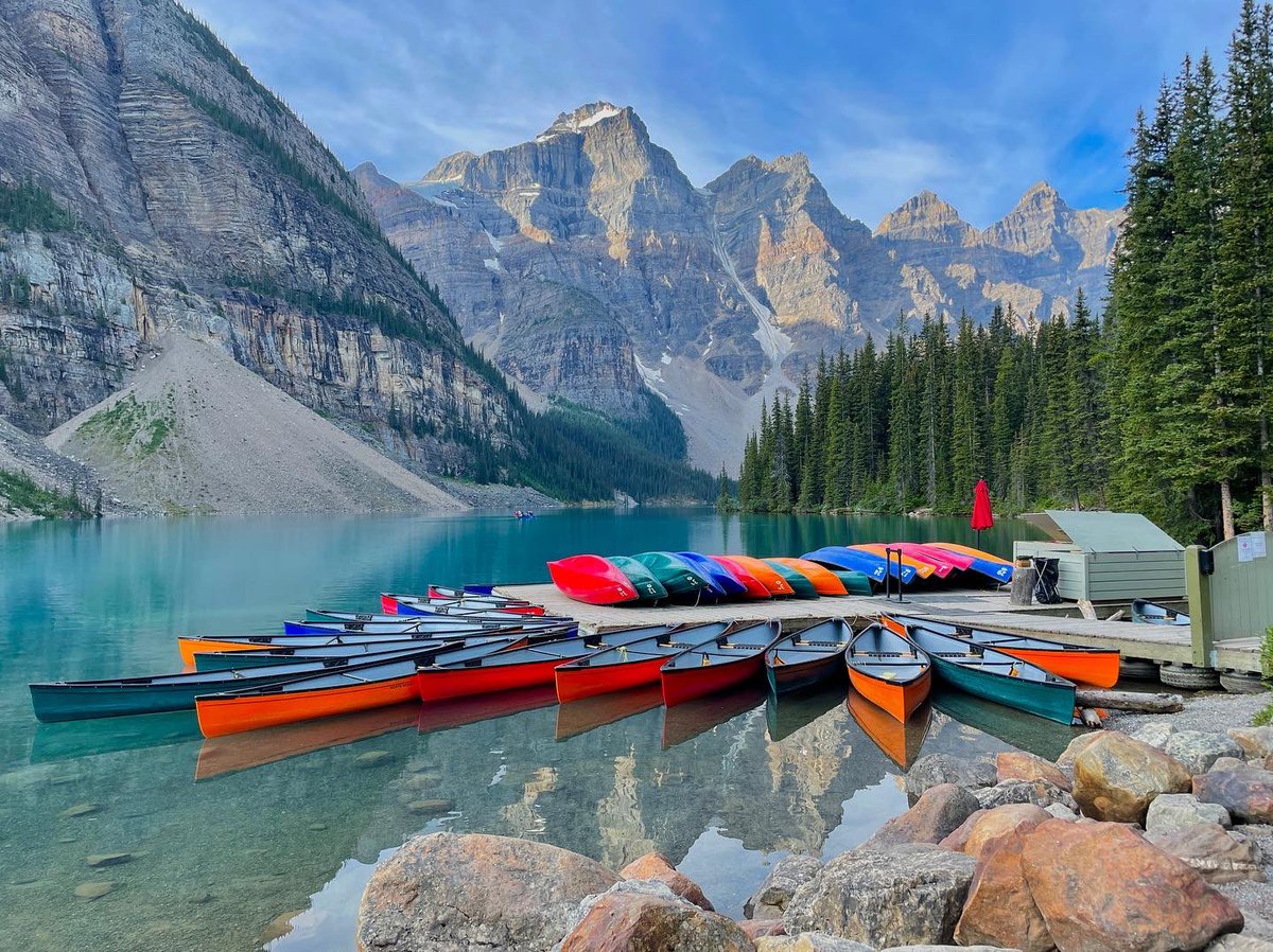 KidTripster's tweet photo. Stunning. Unreal. Tranquil.
#nofilter
Seeing &amp; canoeing on Moraine Lake… worth the trip to Canada alone!

#sponsored #jeweloftherockies #mymorainelake #morainelakelodge #mybanff #banffnationalpark https://t.co/vSeoAtGdvf