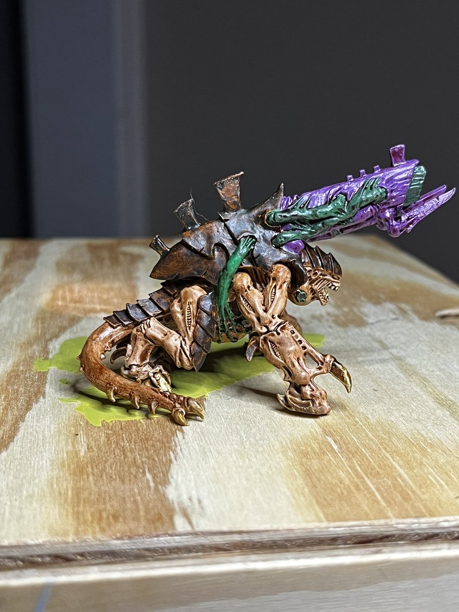chompythegant95's tweet photo. Finishing up some Tyranid Pyrovores #WarhammerCommunity #warhammer40000 #Tyranids https://t.co/L9FWGJbrVB