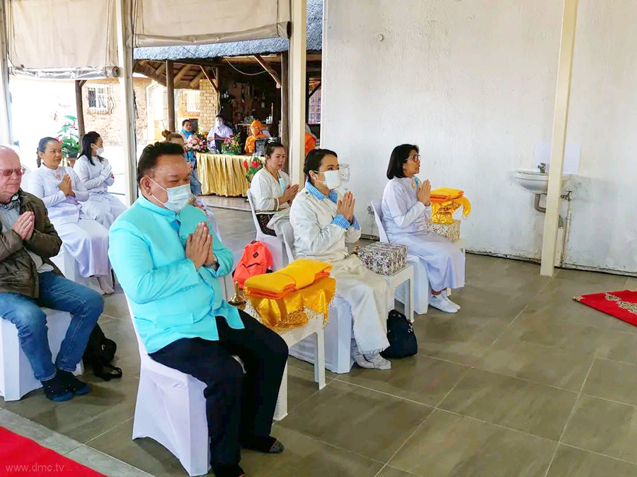 DMCupdates's tweet photo. วัดพระธรรมกายโจฮันเนสเบิร์ก สาธารณรัฐแอฟริกาใต้ ได้จัดพิธีเจริญพระพุทธมนต์และกิจกรรมเฉลิมพระเกียรติสมเด็จพระนางเจ้าสิริกิติ์ พระบรมราชินีนาถ พระบรมราชชนนีพันปีหลวง เนื่องในโอกาสมหามงคลเฉลิมพระชนมพรรษา 90 พรรษา 12 สิงหาคม พุทธศักราช 2565 https://t.co/90xfykBPF9 https://t.co/riL1rKz3K2
