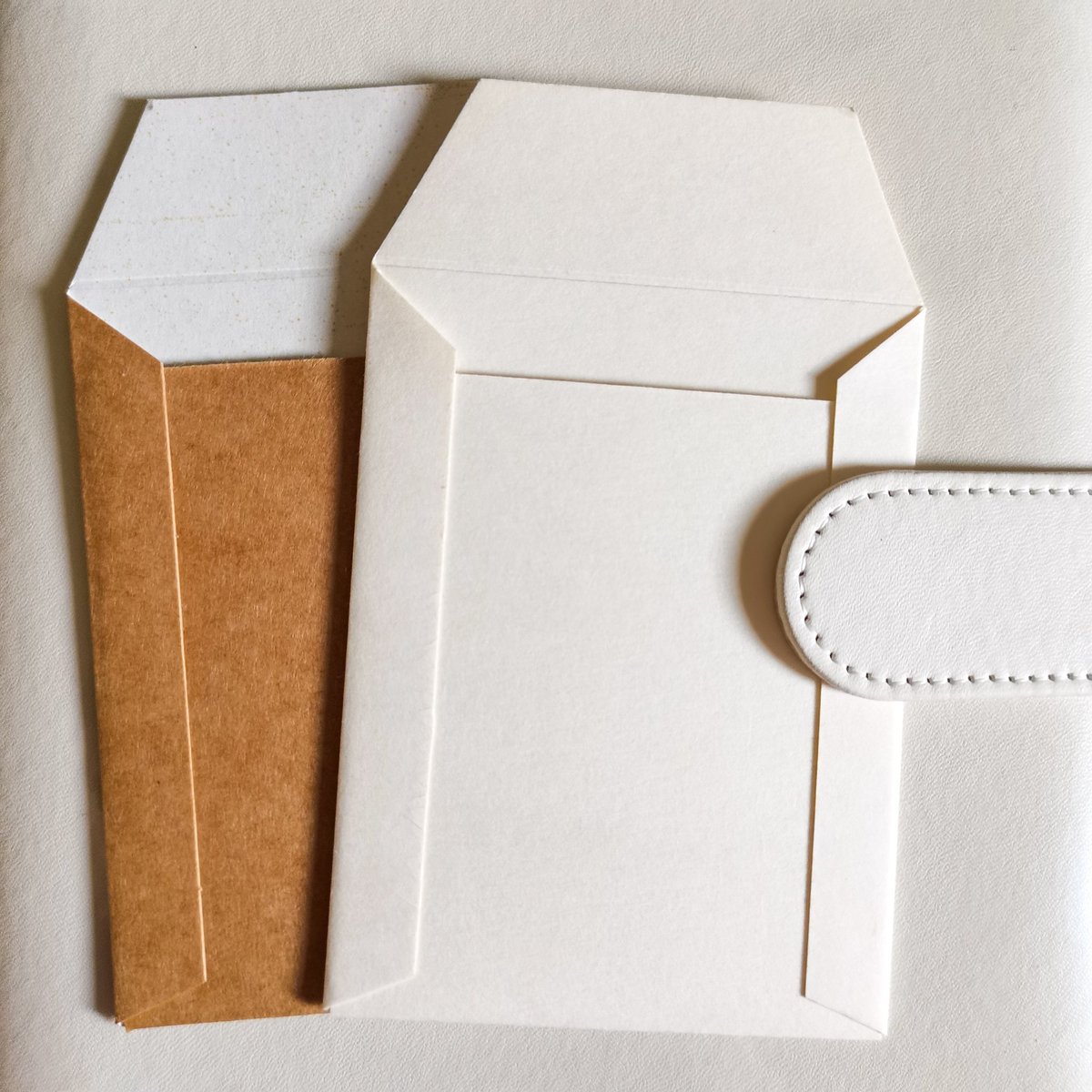 97colls's tweet image. wts lfb

kraft toploaders (₱5 each)
— can fit 4 to 5 photocards
— min of 5 pcs per order
— can do bulk orders
— reply / dm to buy or check out through this link: shopee.ph/product/282957…