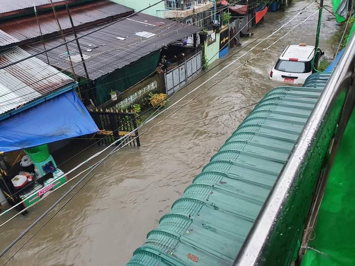 b3rry_y's tweet photo. Floating in many Tsps of Yangon, Myanmar. 
The people of Myanmar are suffering not only affected by the brutal killings of terrorists, but also by the floods caused by the weather.
#WhatsHappeningInMyanmar
#2022Aug17Coup https://t.co/AbHeWRY5Vs