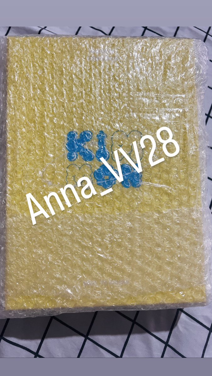 Anna_vv28's tweet photo. ขออนุญาติส่งต่อ ฟตบ #Kimmon ยังไม่เคยแกะ เราซื้อมา2อัน ปล่อย1กล่อง ใหม่ที่สุดของที่สุด ด้านมี สตก. กระเป๋า ฟตบ ของน่ารักมาก ราคารวมส่ง(ในไทย) 1000 บาท ไม่มีวางจำหน่ายแล้วนะคะ แฟนๆคิมม่อนต้องมีเด้อ #โมกิของคิมม่อน #ขุณขิมมอญ #KimmonSBFIVE #ตลาดนัดSBFIVE #จรพขายของ https://t.co/FHOVq7oACw
