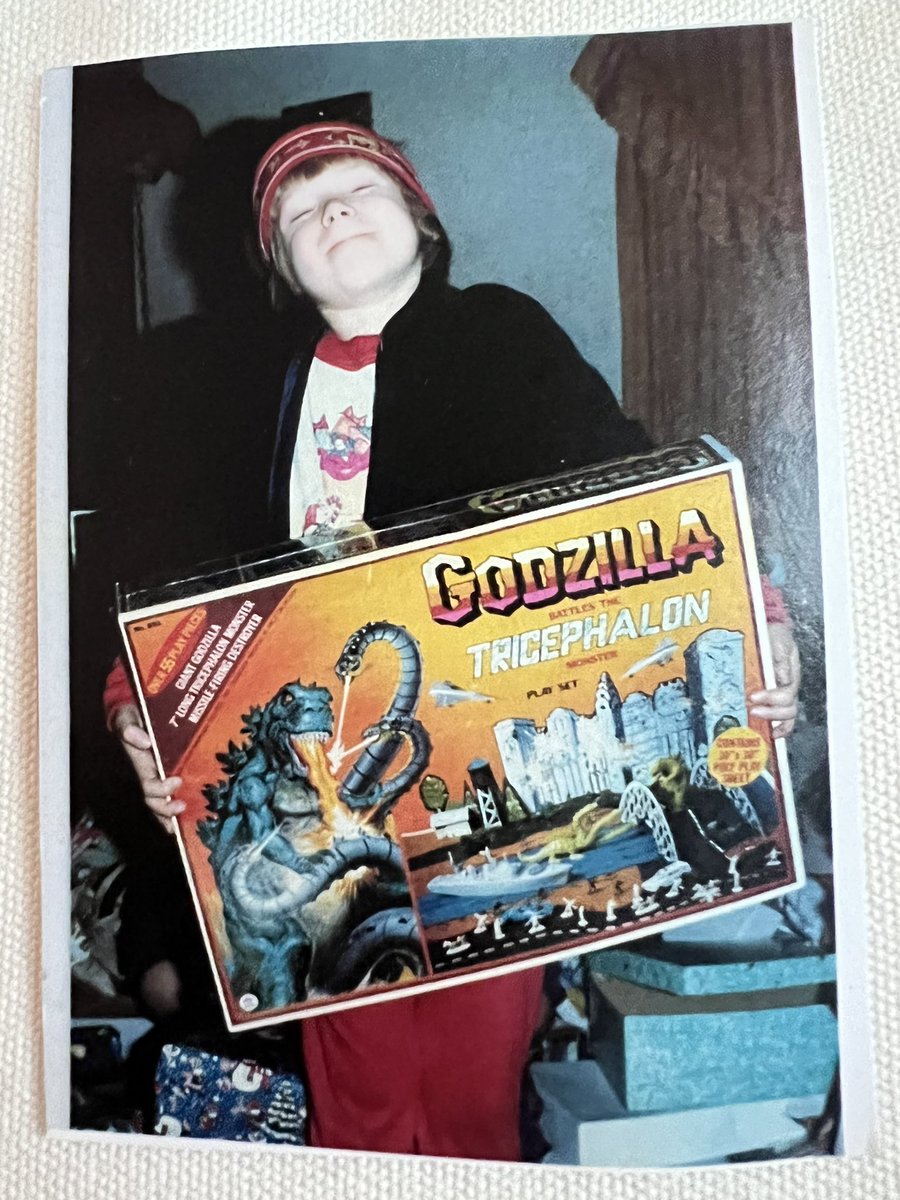 4LOMKUSS's tweet photo. I dedicate this image from my youth to @YHSMonsterPod https://t.co/xgpPUh7Tiy