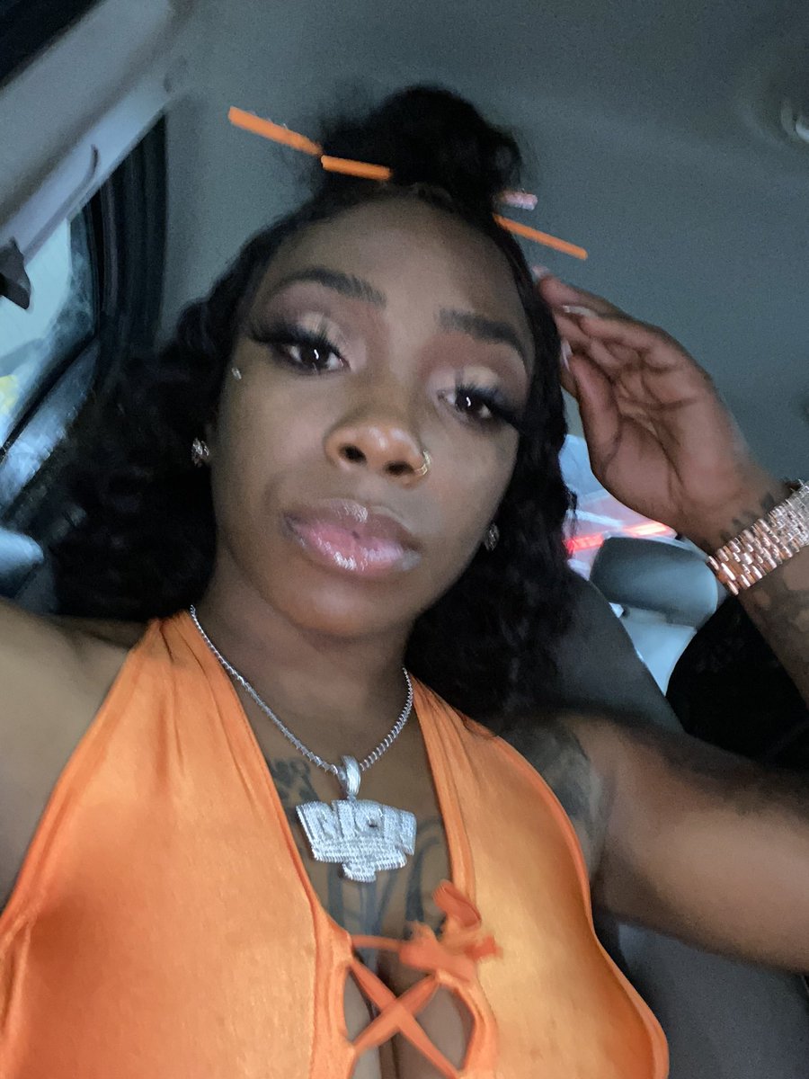 trapsizebarbie_'s tweet photo. AFTER WORK CHRONICLES 😮‍💨. Drunk-E-fuqkkk 🥵🔥🧡📙🍑 https://t.co/tlq2DhCbDT