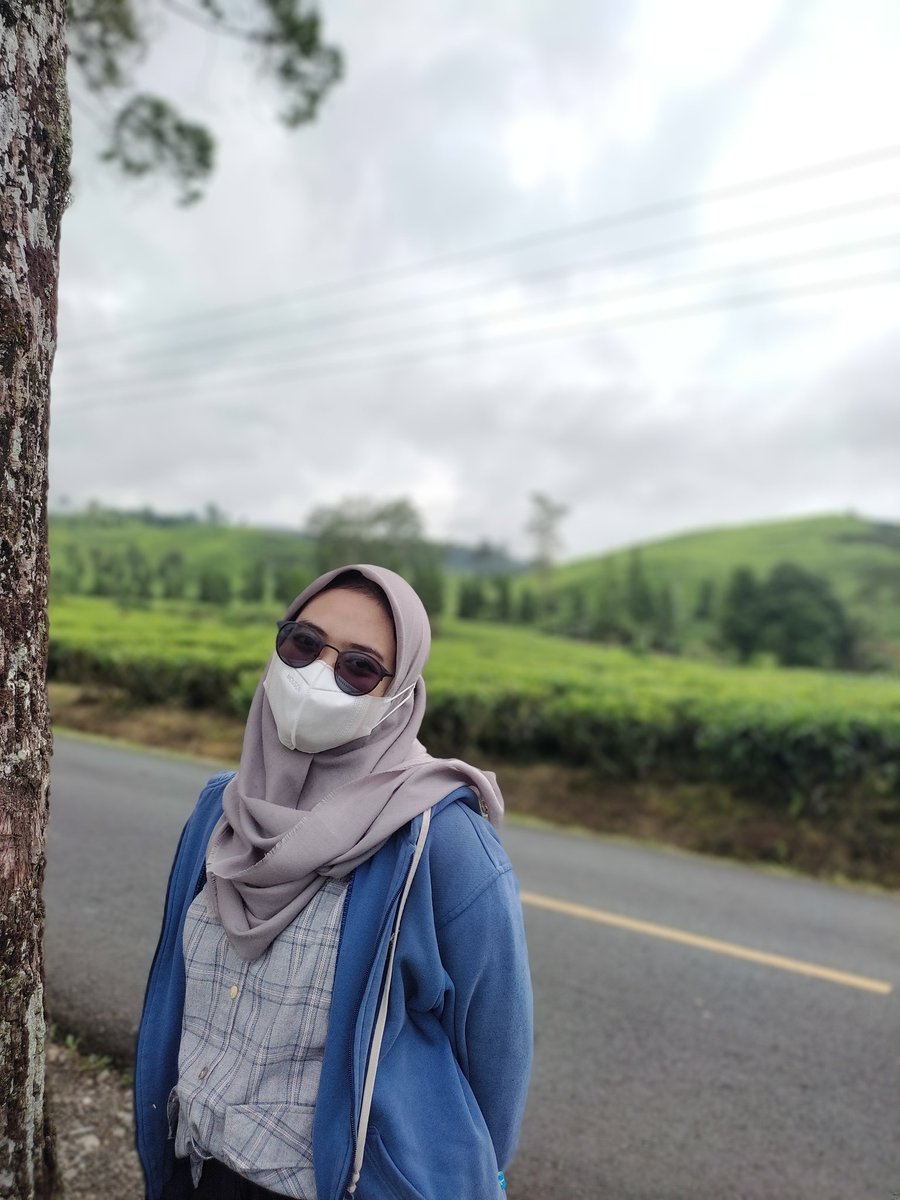 plsdongwoi's tweet photo. Aaaaa pengalaman yang menyenangkan💕😍 seruuu abieszz!! akhirnya bisa ke ciwidey bareng doi suasana nya enakeun, dingin bgtt. soalnya lagi ujan terus kan, udah gt pas lg diatas kabut nya turun dan ga lama ujan beuh azlee dinginnya bikin enak gt loh paham gasii😶‍🌫️ mauk lagi!wkwk https://t.co/2xTdzYDgSB