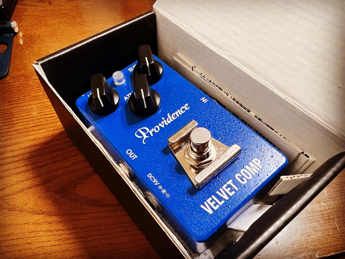 1990_Zstyle's tweet photo. 体調がだいぶ戻りましたマイニューギア🤍
Providence VELVET COMP VLC-1🤤
やっとね🥹
BOSSのCOMPも好きなんだけどなんとなくコッチ選ぶよね😘
あ、動作確認してねーのに貼っちゃった😱
まーいいや、とりあえず試すぞ〜😬
#velvetcomp
#providence https://t.co/90OeiADaAh