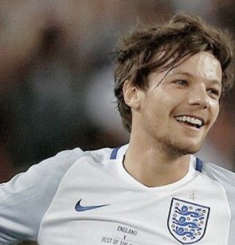 limio_daylight's tweet photo. El fútbol y Louis💗 son una gran combinación y más porque los dos me fascinan https://t.co/FY4gJHCwWk