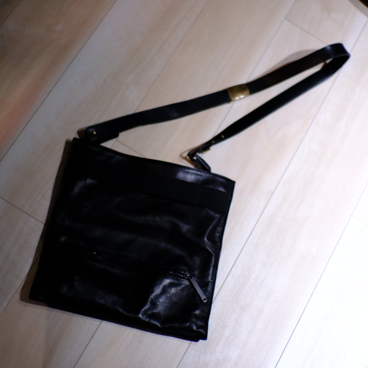 BestLesure_A's tweet photo. 高澤けーすけ(@saradaregend)さんと #drip さん渾身の #flextrap がカッコよすぎてレザーのクラッチバックをつけたらめっちゃいい感じのカバンに。。。
アンカーリンクスで本来の用途と肩掛けとでさくっと切り換えできるギミックも大変よきです。 https://t.co/zonXbUz0xi