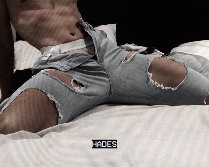 inkdgore's tweet photo. think i’ve finally found a good use for my extremely ripped pants. at least i get to show off my thighs as much as i’d like. https://t.co/ZkqgeQedtb