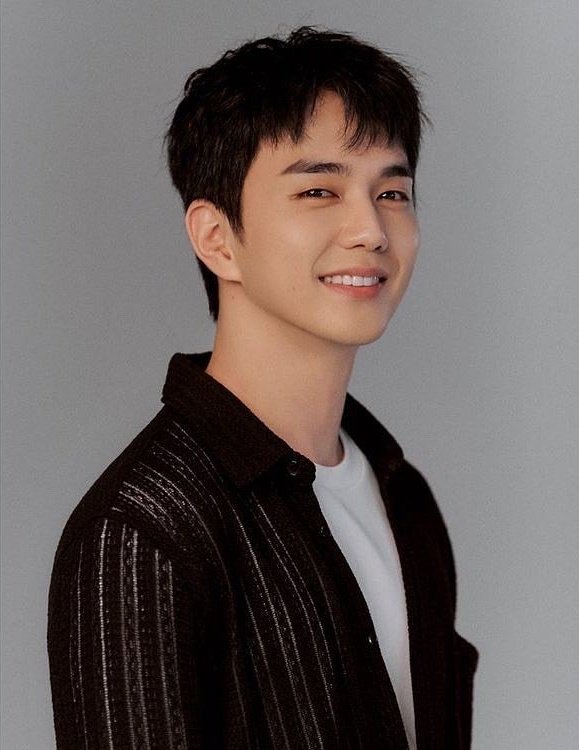 YooSeungHoTeam's tweet photo. YG Stage Instagram Update for #YooSeungHo's birthday ❤ https://t.co/01V5zTWKEU