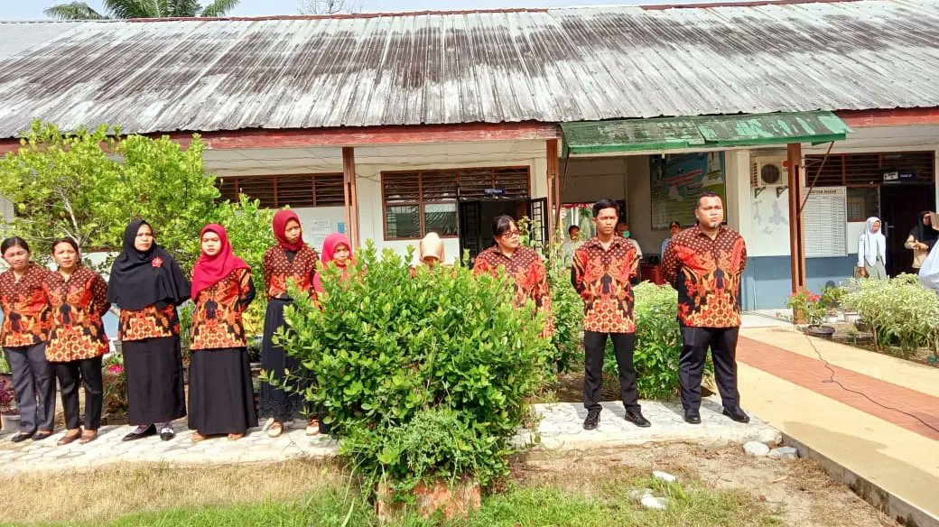 ArifRomadoni's tweet photo. Peringatan Ulang Tahun Ke 77 Republik Indonesia di SMA Negeri 1 Bilah Hilir.
#DirgahayuIndonesia 
#HUT77thRI https://t.co/IVQDCkGlrC