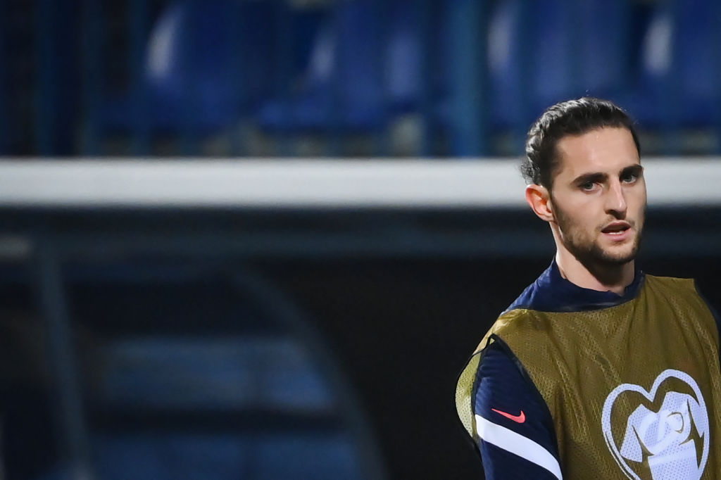 FabrizioRomano's tweet image. Juventus have received Manchester United message on Adrien Rabiot: deal is completely 'off' and won't change unless something crazy happens on player side. 🚨🇫🇷 #MUFC

Man Utd have intention to pay record-salary and also huge signing fee. Other targets now discussed internally.